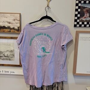 reel life happiness comes in waves v-neck graphic tee
